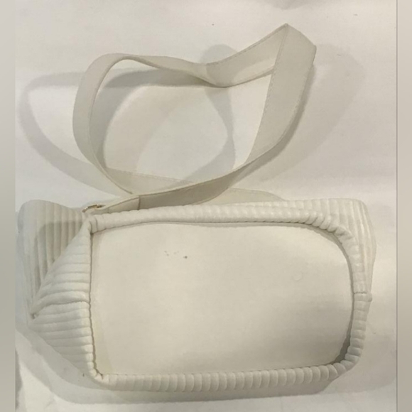 Super Soft pleated white leather Shoulder bag w/ Snap Closure +zipper pocket - Picture 3 of 8